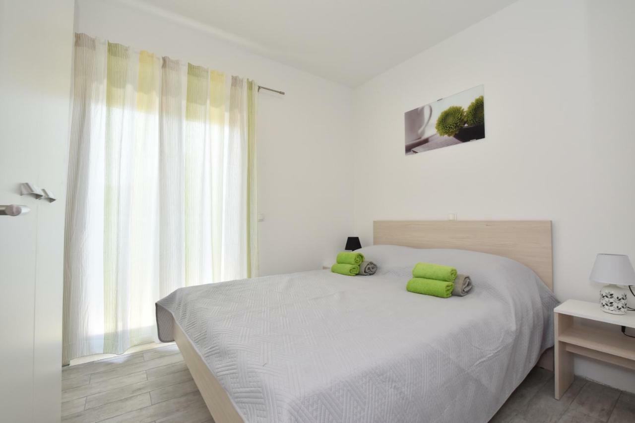 Apartmani Iva&Ante Dugi Rat Ngoại thất bức ảnh