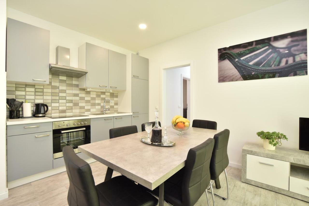 Apartmani Iva&Ante Dugi Rat Ngoại thất bức ảnh