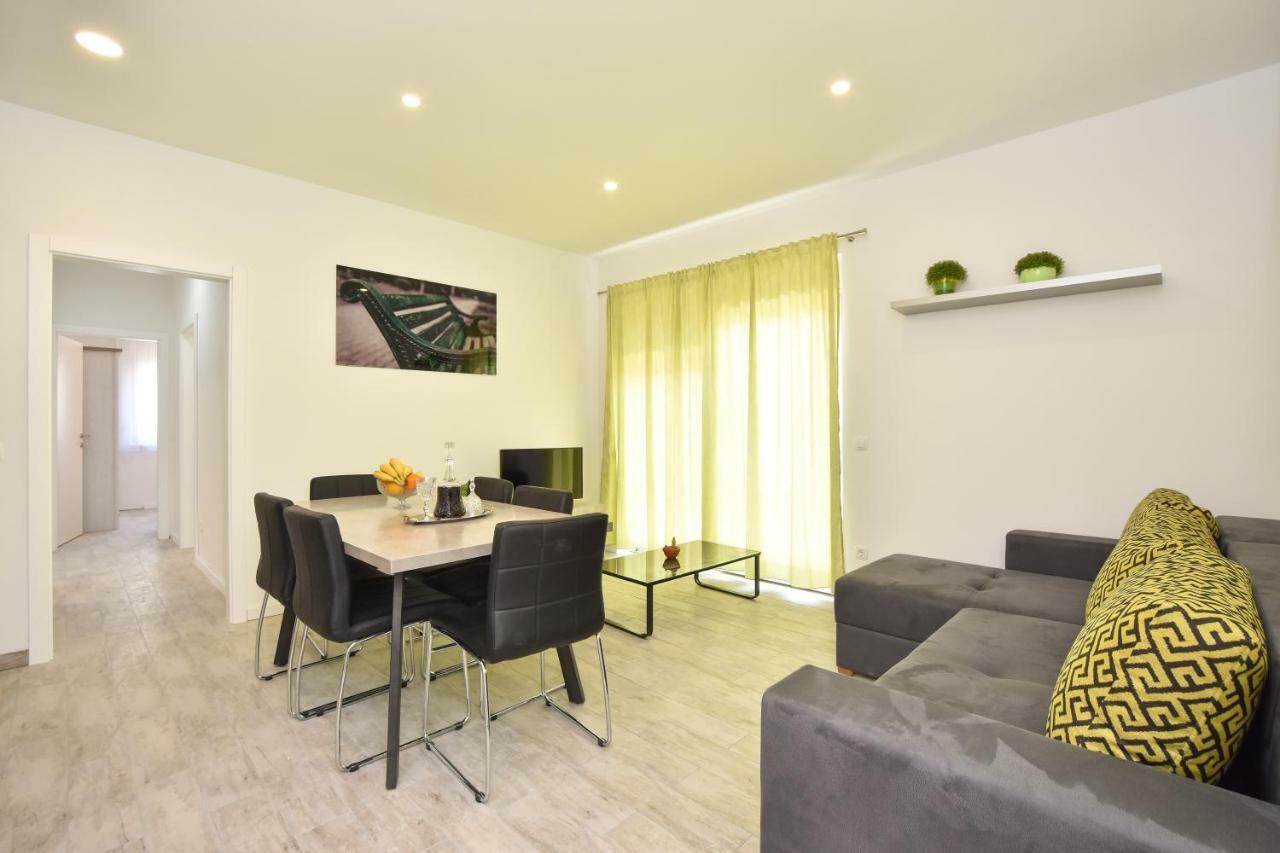 Apartmani Iva&Ante Dugi Rat Ngoại thất bức ảnh