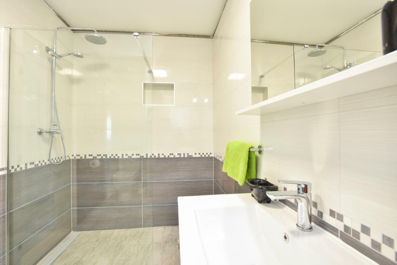 Apartmani Iva&Ante Dugi Rat Ngoại thất bức ảnh