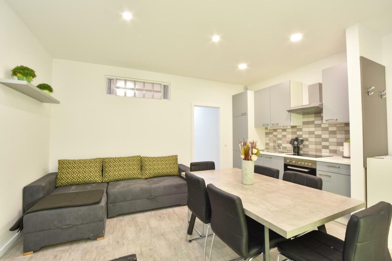 Apartmani Iva&Ante Dugi Rat Ngoại thất bức ảnh