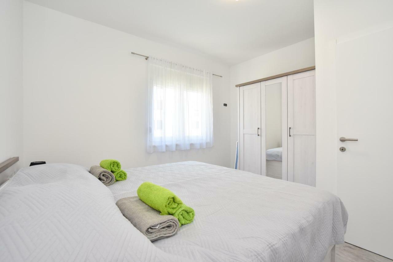 Apartmani Iva&Ante Dugi Rat Ngoại thất bức ảnh