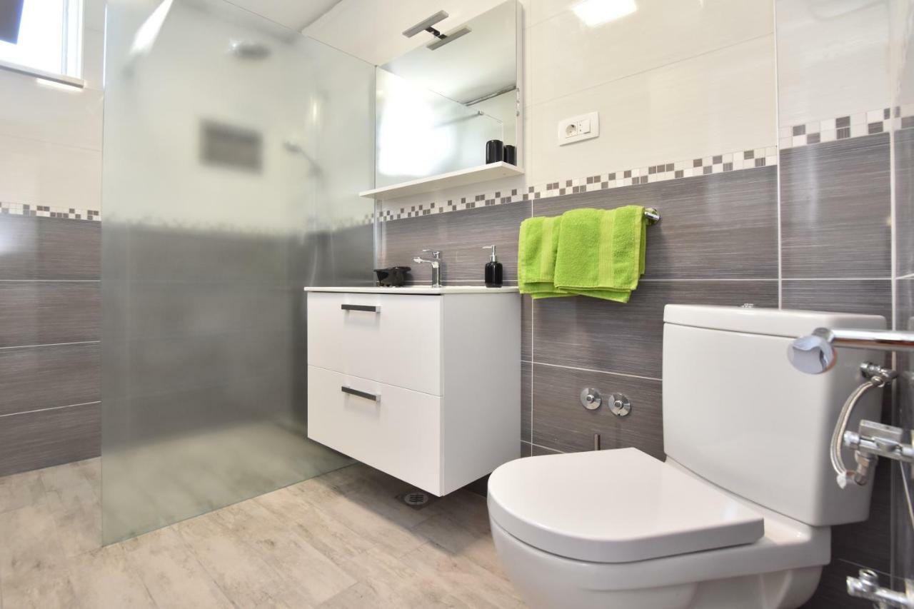 Apartmani Iva&Ante Dugi Rat Ngoại thất bức ảnh